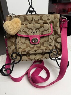 Coach Signature Canvas Crossbody Pink Trim with adjustable Strap,hangtag.EUC